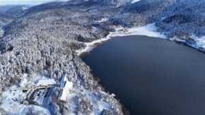 Abant gölü beyaza büründü