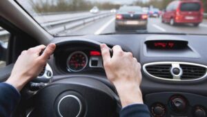 Arabasına 1 Ocak’a kadar taktırmayan yandı!