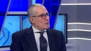 Efsane futbolcu Gökmen Özdenak hastaneye kaldırıldı