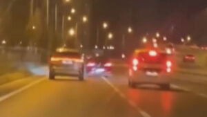 İstanbul trafiğinde tehlikeli anlar: Makas atarak ilerleyen sürücü kamerada