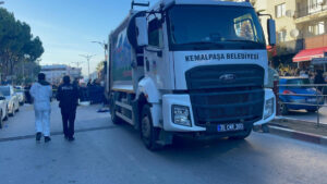İzmir’de belediyenin çöp kamyonu yaya geçidinde kadını ezdi