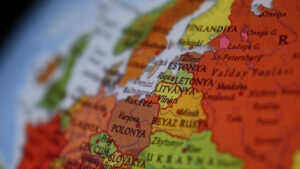 Litvanya karıştı, olağanüstü hal ilan edildi