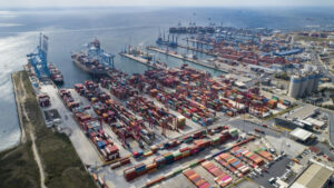 Türkiye komşularına 11 ayda 25,3 milyar dolarlık ihracat yaptı