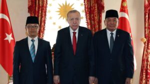 Erdoğan İstanbul’da sergi açtı, Endonezyalı bakanları kabul etti