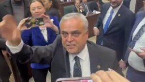 Eski CHP’li Hasan Ufuk Çakır, AK Parti grup toplantısına geldi