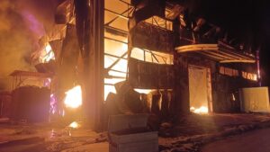 Hatay’da sünger deposunda korkutan yangın