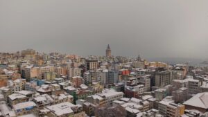 İstanbul’da kar yağışı etkisini artırdı. Eşsiz manzara ortaya çıktı