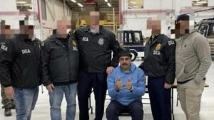 Maduro’nun kıyafeti olay oldu: Tek bir fotoğraf stokları eritti