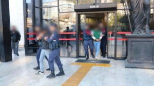 Polisin üzerine motosiklet süren şüphelilerden ikisi tutuklandı