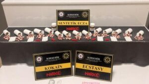 Uyuşturucu operasyonunda 3 tutuklama: Binlerce hap ele geçirildi