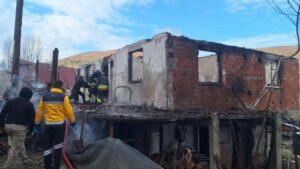 Samsun Vezirköprü’de ev yangını: 2 kişi dumandan hayatını kaybetti